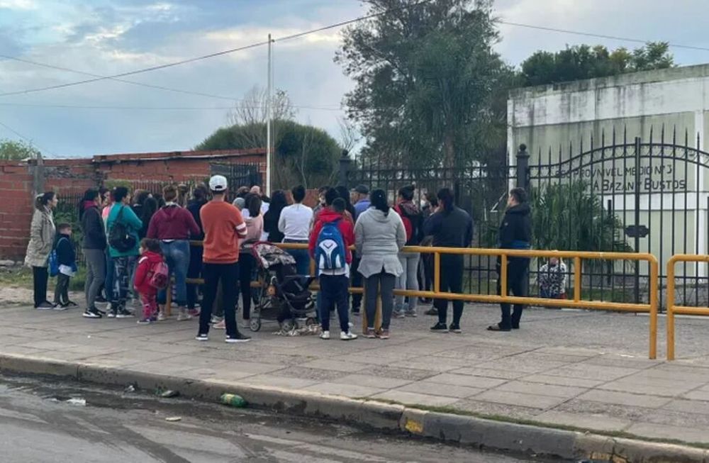Un alumno pretendía vender bolsitas de cocaína por $30 en una escuela de Paraná