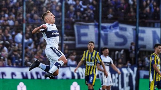 Gimnasia de La Plata derrotó por 2-1 a Rosario Central y respira en la zona roja del descenso. / Gentileza.