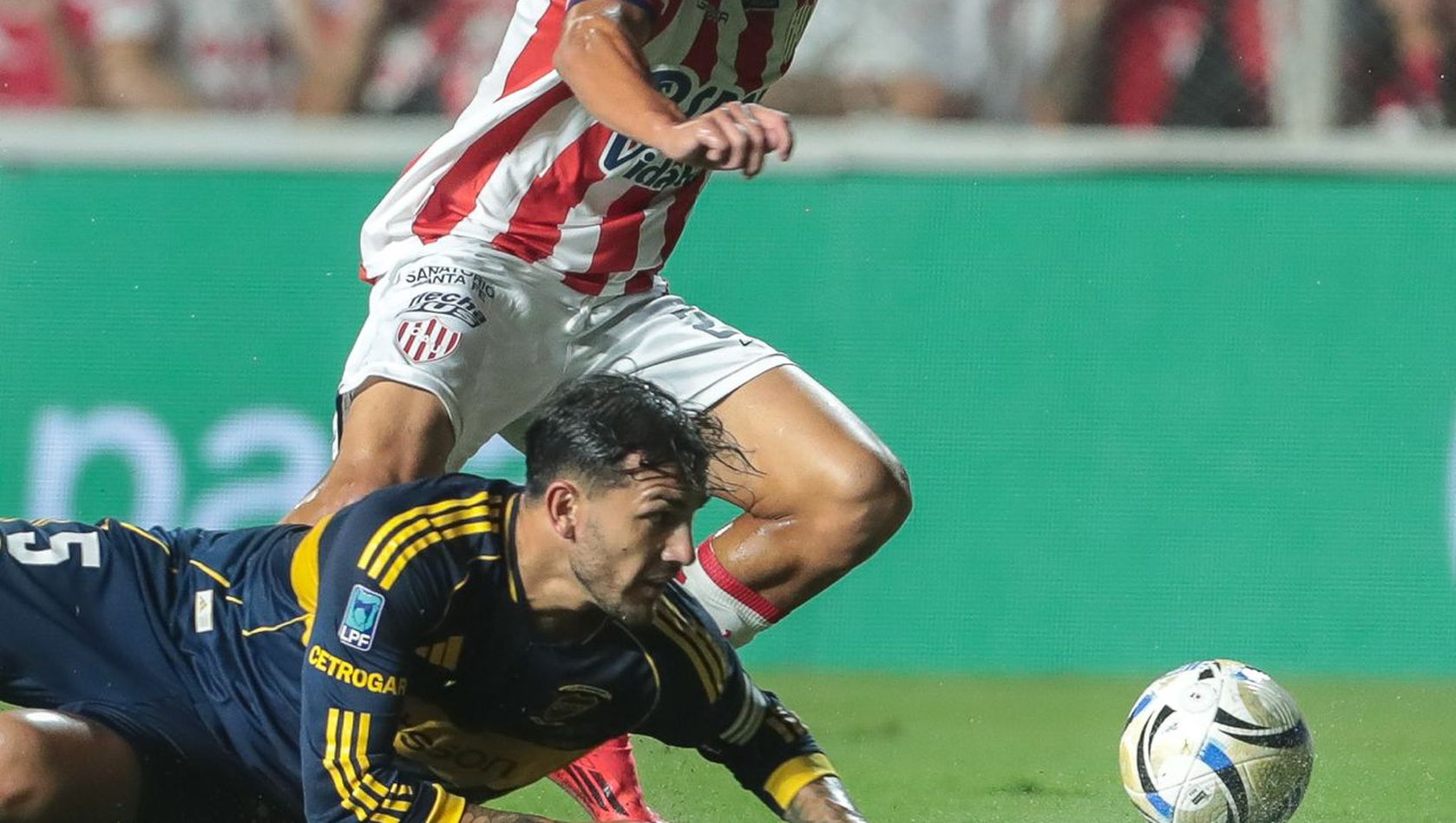 Boca no consigue hacer en pie en Santa Fe y Paredes tampoco tiene espacios para jugar.&nbsp;