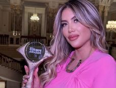Wanda Nara ganó el premio a Mujer del Año en Turquía.