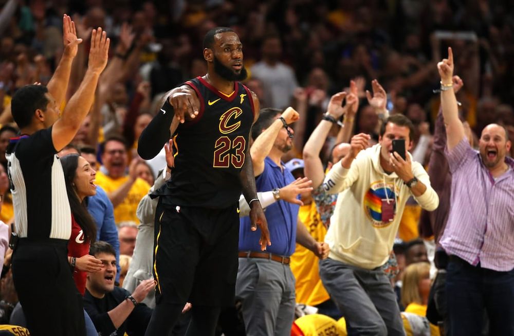 Con otra actuación soberbia de LeBron James, Cleveland igualó la serie ante Boston