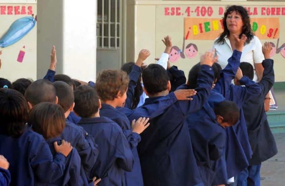 La DGE confirmó el retorno a las aulas y Casa de Gobierno la actividad normal. Mendoza quedaría alcanzada solo si Nación dicta un DNU.