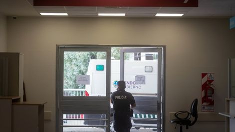 Los Andes | Los heridos –identificados como: R. C., de 22 años; J. C., de 24 años; e I. G. de 26 años- fueron llevados al Hospital Central donde fueron asistidos.