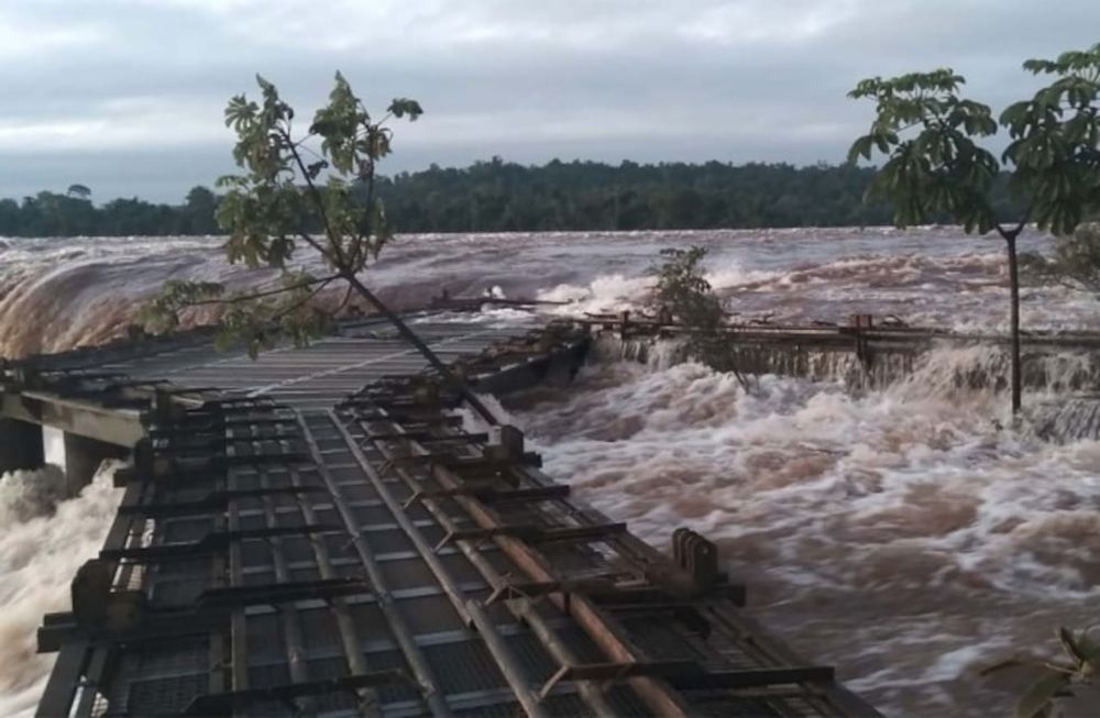 Cerraron el circuito turístico “Garganta del Diablo” por la impactante crecida del río Iguazú. / Foto: Administración de Parques Nacionales.