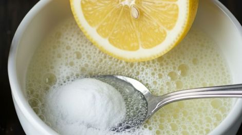 Por qué recomiendan mezclar bicarbonato con limón y para qué sirve en el hogar