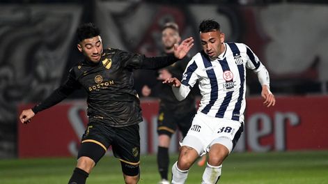Talleres fue más en el primer tiempo pero no pudo quebrar la resistencia de Platense. (Fotobaires)