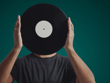 para que sirven hoy los discos de vinilo rayados: 3 usos que no tienen que ver con musica