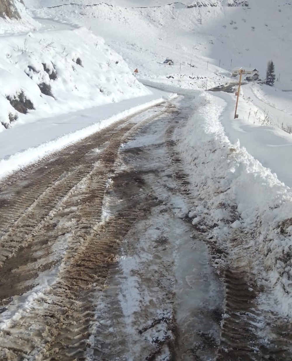 Piden circular con extrema precauci&oacute;n. La portaci&oacute;n de candenas es obligatorio.