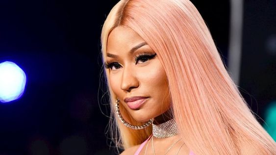 Nicki Minaj anunció que está embarazada con postales únicas