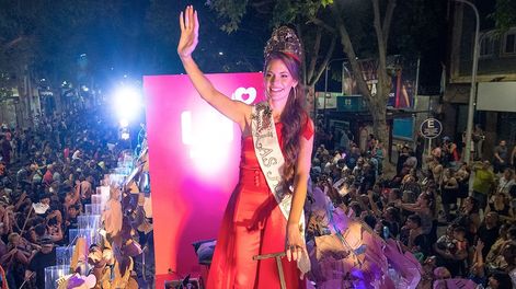 Vía Blanca de la Reinas, Vendimia 2023,  por el centro de la Ciudad de MendozaCarro de la Reina de la Vendimia de Junín 2023