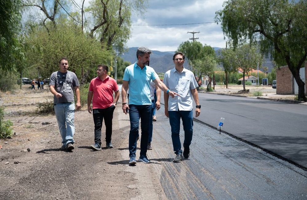 Ulpiano Suarez recorrió las obras en el ingreso al barrio Sanidad