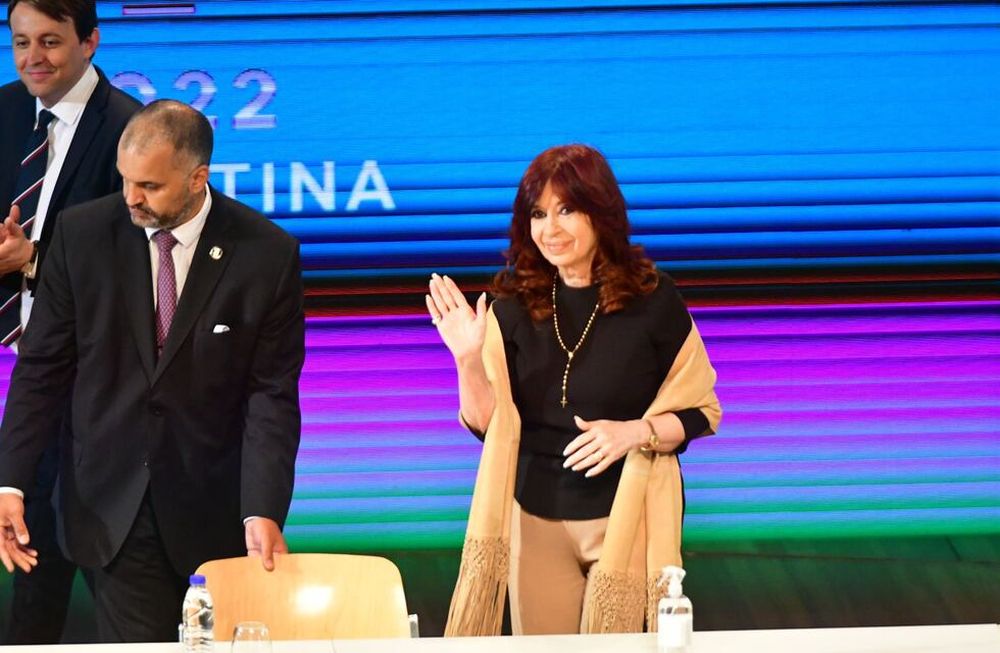 La vicepresidenta criticó la invasión de Rusia a Ucrania, pero también apuntó contra la OTAN: Nos puso una base en Malvinas.