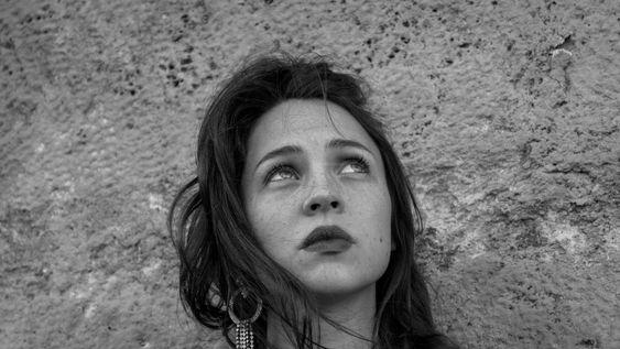 una mendocina en paris: viajo como ninera y hoy brilla como actriz en el festival de cine de toronto