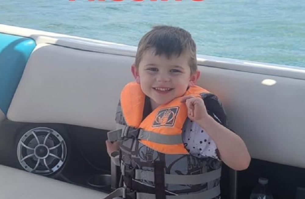 Para encontrar al niño, la familia dispuso de muchos carteles y también contó con voluntarios en tareas de búsqueda, pero el nene nunca salió de su casa.