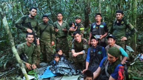 Los cuatro hermanos cuando fueron rescatados por las Fuerzas Armadas de Colombia.