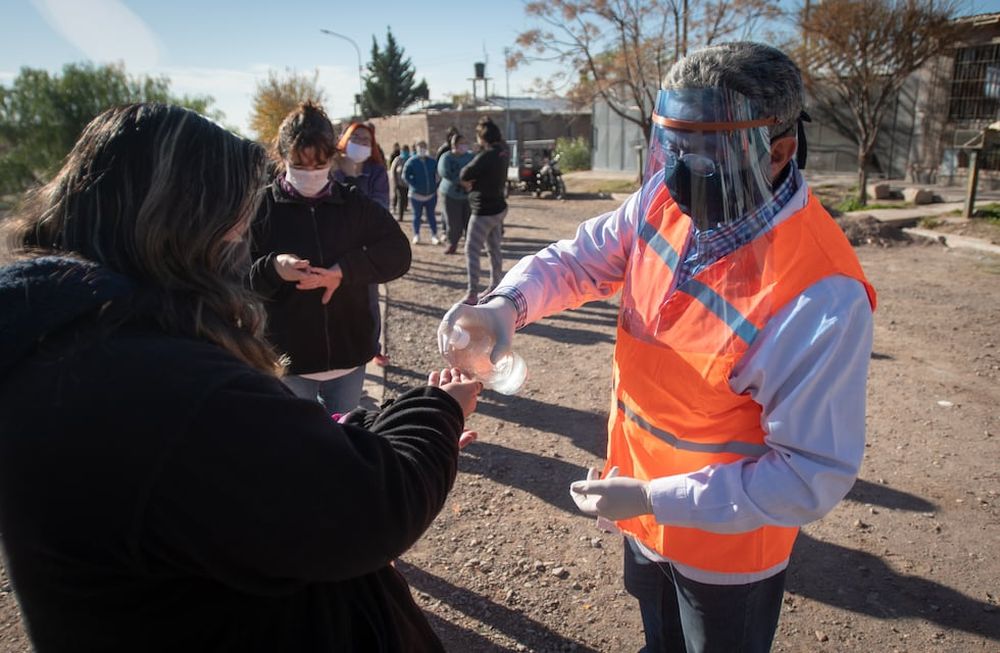 ¿Por qué siguen las dudas sobre si hay o no transmisión comunitaria en Mendoza?