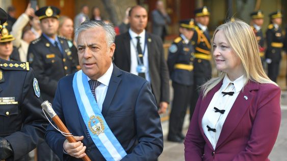 El gobernador Alfredo Cornejo y la vicegobernadora Hebe Casado en la Asamblea Legislativa 2025