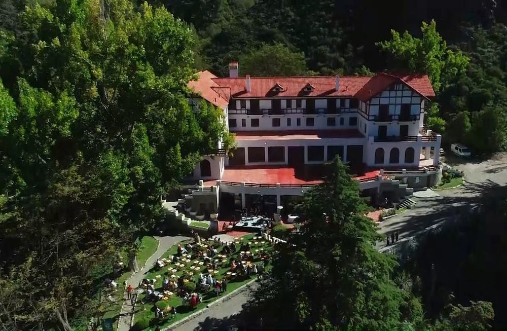 La Reserva Natural Villavicencio y su emblemático hotel, uno de los grandes atractivos de Mendoza a solo 50 kilómetros del centro mendocino. Foto: Claudio Gutiérrez / Los Andes.