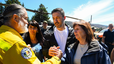 Realizaron una conferencia de prensa en El Bolsón para informar sobre el trabajo en conjunto junto a las Fuerzas Armadas para sofocar los incendios en la Patagonia | X Patricia Bullrich&nbsp;