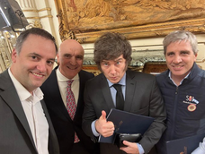 Manuel Adorni y José Luis Espert, dos outsiders que Milei convocó y que ya no están más.