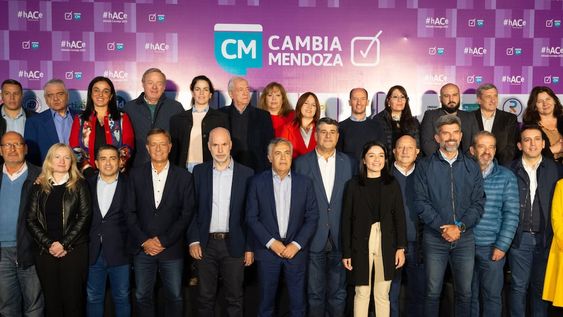 Rodolfo Suárez, Horacio Rodríguez Larreta y Alfredo Cornejo presentaron el Frente Cambia Mendoza en el Club Andes Talleres.  Foto: Ignacio Blanco / Los Andes