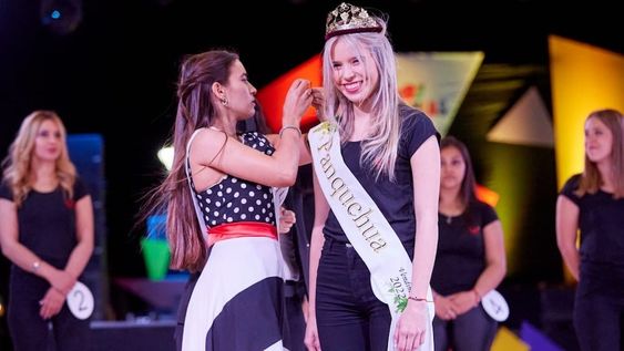 Las Heras abrió el calendario vendimial presencial este año con sus fiestas distritales, en las que organizó bailes populares. Foto: Mariana Villa / Los Andes