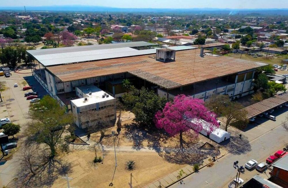 Un niño llegó al hospital quebrado, pero como no lo consideraron urgente lo entablillaron con cartón