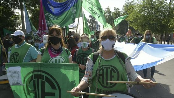 Gremios estatales protestan con medidas de fuerza y movilizaciones