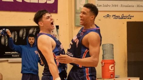 Cravero y Underwood los puntos altos del conjunto mendocino.  / Gentileza: Maxi Quinteros (Prensa de Rivadavia Básquet).