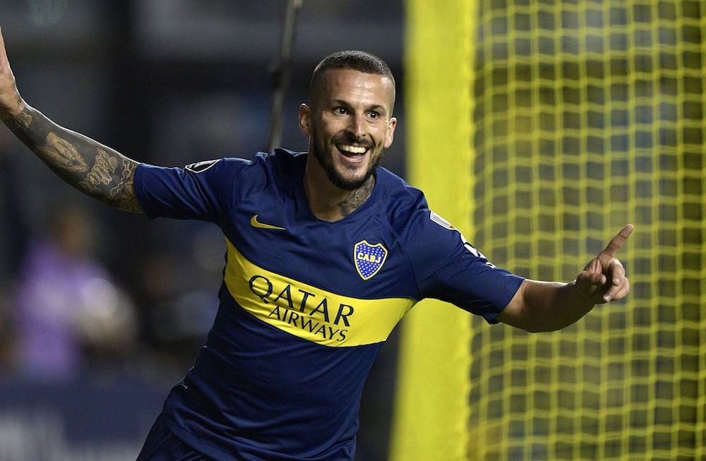 Darío Benedetto tiene un pie y medio afuera de Boca
