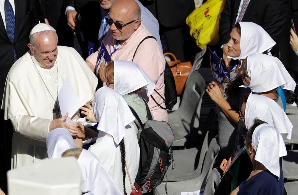 El Papa  publica un libro sobre la Virgen y habla del dolor de Madres de Plaza de Mayo