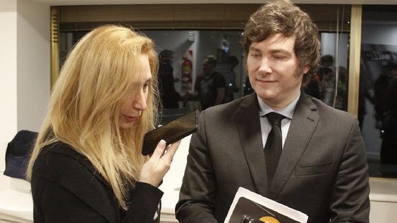 Javier Milei y su hermana Karina anunciaron el nombre de la ganadora del sorteo de mayo (Twitter)