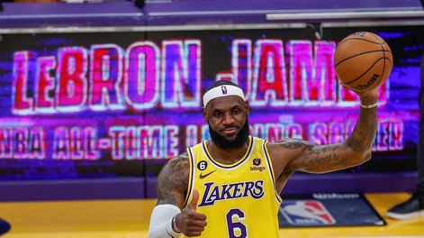 LeBron James sigue haciendo historia en la NBA. Ya es el máximo anotador histórico. / DPA