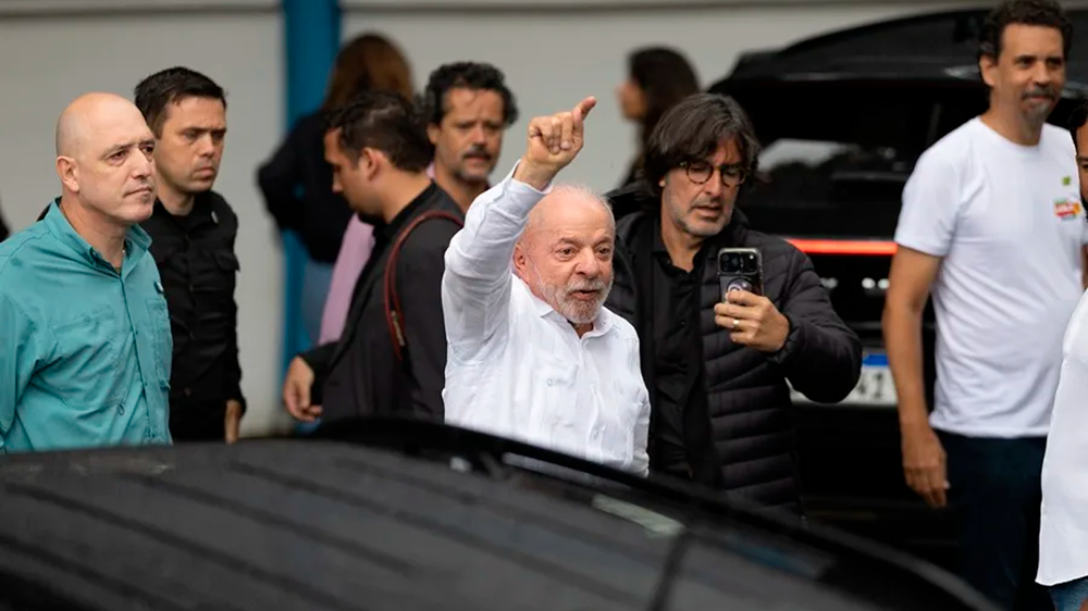Lula da Silva a su llegada para votar a la Escuela Estatal João Firmino Correia de Araújo, en São Bernardo do Campo.