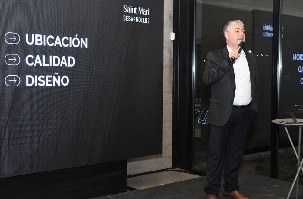 Andrés Manresa, CEO de Grupo Dharma, destacó la trayectoria de Saint Mari y los pilares que atraviesan sus desarrollos: ubicación, diseño y calidad. 