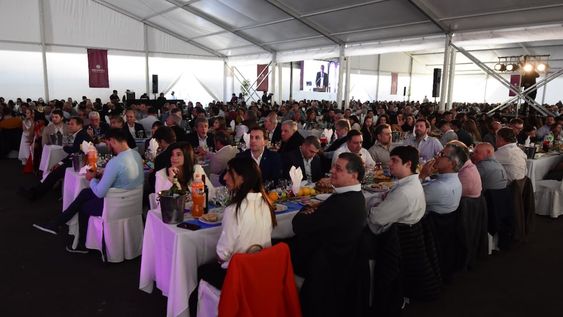 Productores vitivinícolas, funcionarios provinciales y empresarios asistieron al almuerzo de fin de cosecha - Foto: Mariana Villa / Los Andes