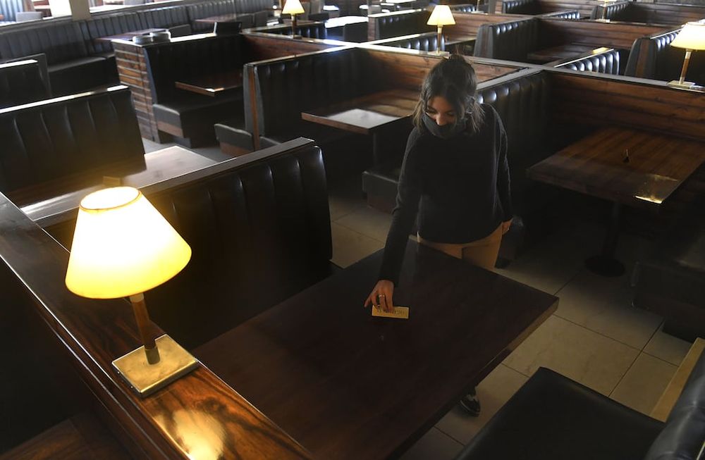 Bares y restaurantes abren desde hoy pero con estrictos protocolos