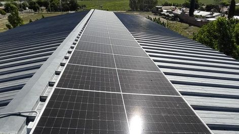 Energía solar: impulsada por las empresas, en un año aumentó 60% la cantidad de usuarios