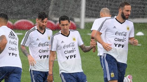 La Selección sumó un nuevo entrenamiento bajo la lluvia en Barcelona
