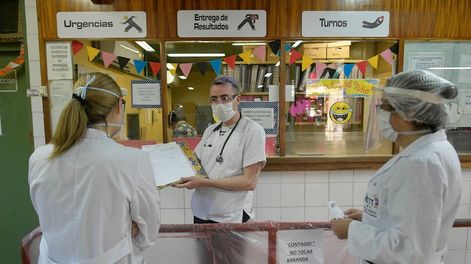 Los Andes | En el Hospital Notti explicaron que entre marzo, abril y mayo tuvieron 10 enfermos de Covid-19. Ayer tenían 28 pacientes. Foto: Orlando Pelichotti  / Los Andes