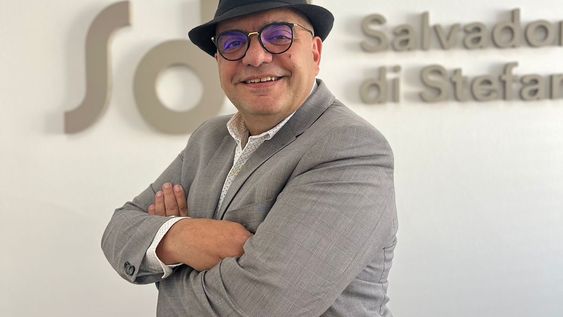 Salvador Di Stefano analizará los efectos de la dolarización en la economía argentina.