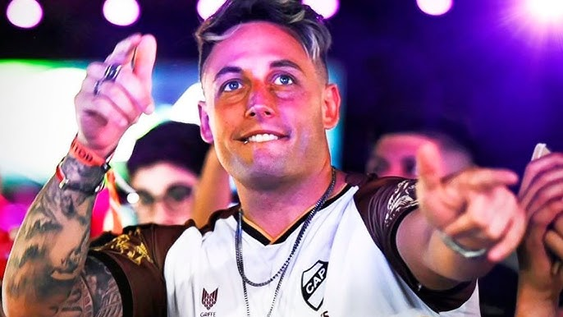 Momo, hincha fanático de Platense, cumplirá su promesa.