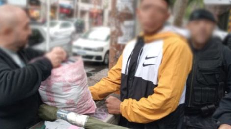 Se detuvo a un sujeto que había agredido con un cuchillo a un vendedor