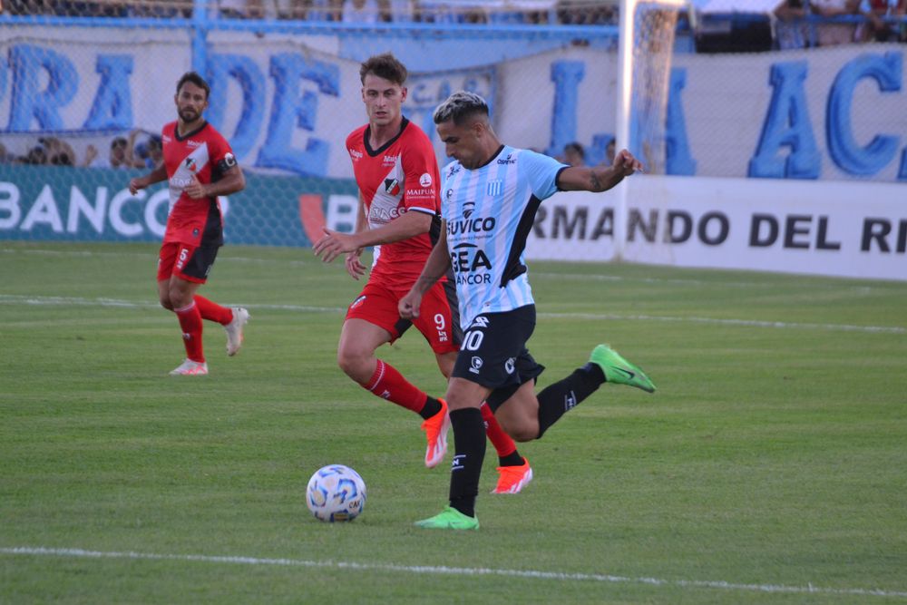 Deportivo Maip&uacute; en su debut ante Racing de C&oacute;rdoba, por la primera fecha de la Zona A de la Primera Nacional