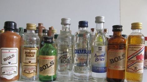 Unas 30 botellas de ginebra Bols - Por Javier Hernández