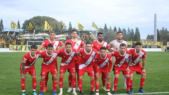 El Cruzado sueña en grande. Triunfazo ante Deportivo Madryn. / Gentileza.