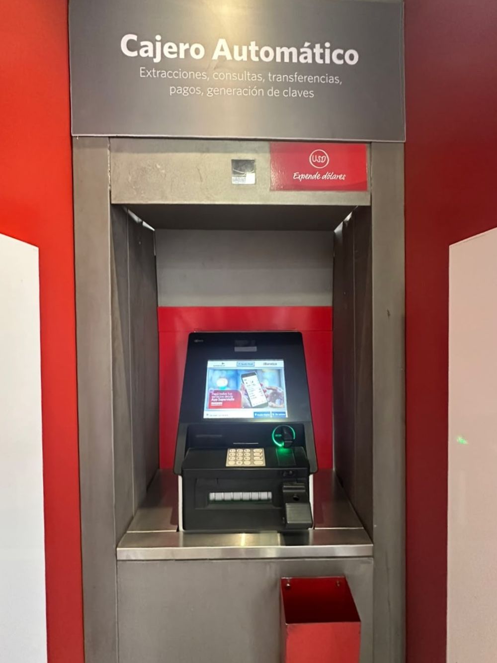La extracción de dólares desde ATM está disponible únicamente para clientes que ya tienen fondos en moneda extranjera en sus cuentas.