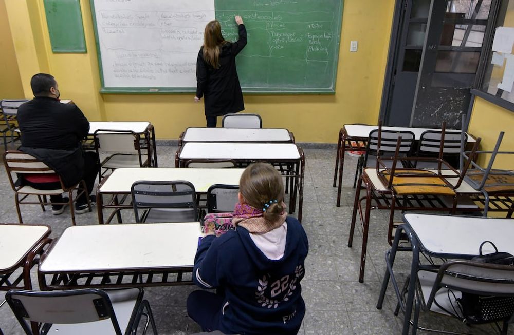 La Dirección General de Escuelas (DGE) tomó la decisión de pagar el feriado al 100% a los docentes y celadores que prestaron sus funciones el día 2 de septiembre. Foto: Orlando Pelichotti
