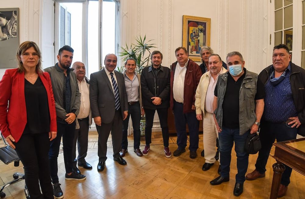Juan Manzur, Máximo Kirchner y los gremialistas del transporte.