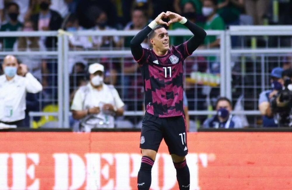 Rogelio Funes Mori convirtió el segundo gol para el seleccionado mexicano que conduce el Tata Martino, que lidera las Eliminatorias de Concacaf.